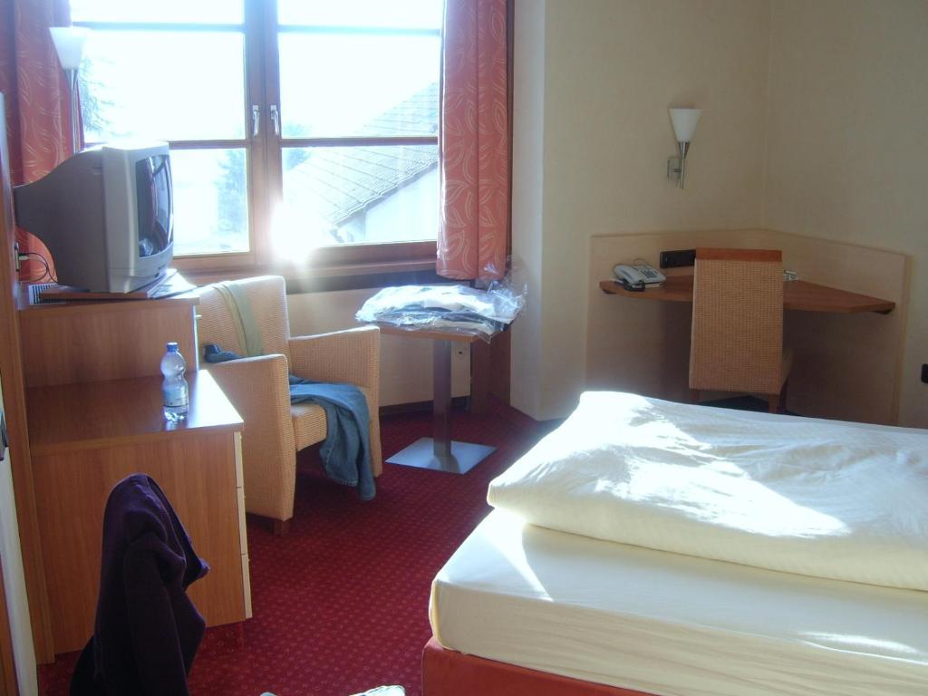 Hotel Am Brenner Таубербишофсхайм Стая снимка